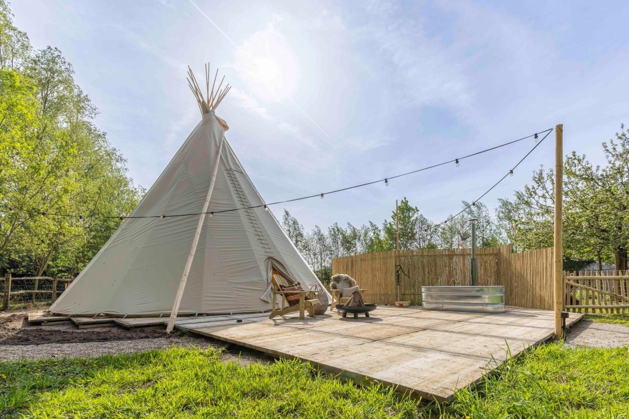 Comfort Tipi Marie, Tipi Bo Deluxe & Tent Nicolai - 'Glamping In Stijl' Lembeke Exterior photo